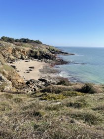 la plage sur le sentier douanier
